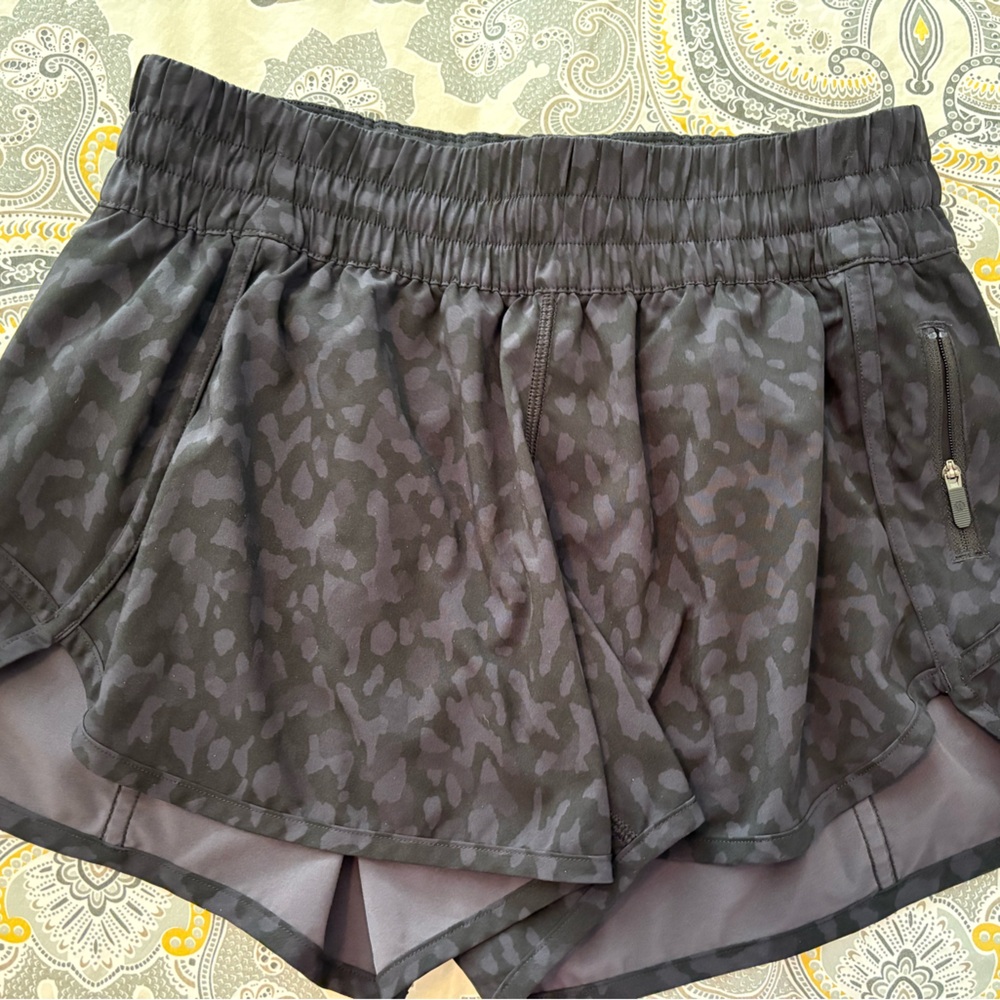 Lululemon women’s size 8 shorts